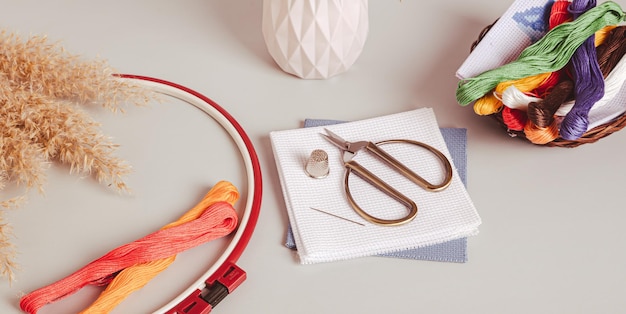 atelier cu materiale pentru broderie